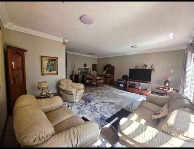 3 BEDROOM TOWNHOUSE FOR SALE IN ASTON MANOR